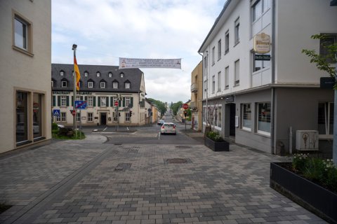 Bild zeigt Blick auf die ausgebaute Kölnerstraße in Bitburg