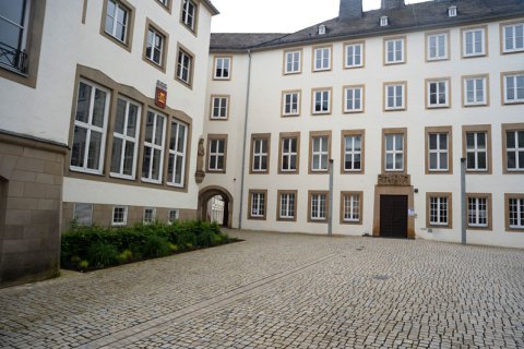 Bild zeigt Blick auf das Rathhaus in Bitburg
