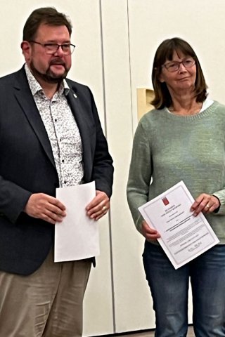 Bild zeigt Bürgermeister Joachim Kandels und Petra Solchenbach