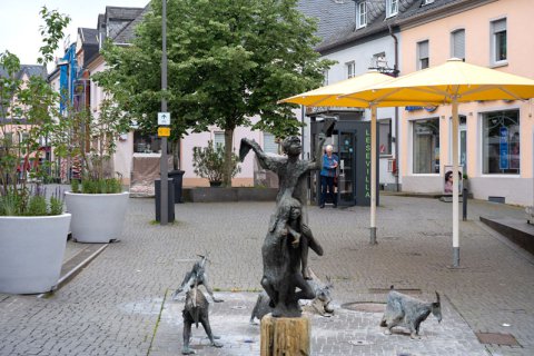 Bild zeigt Blick auf den Petersplatz in Bitburg