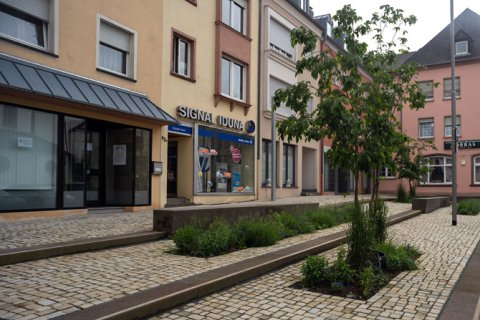 Bild zeigt den Platz an der Hauptstraße - Liebfrauenkirche in Bitburg